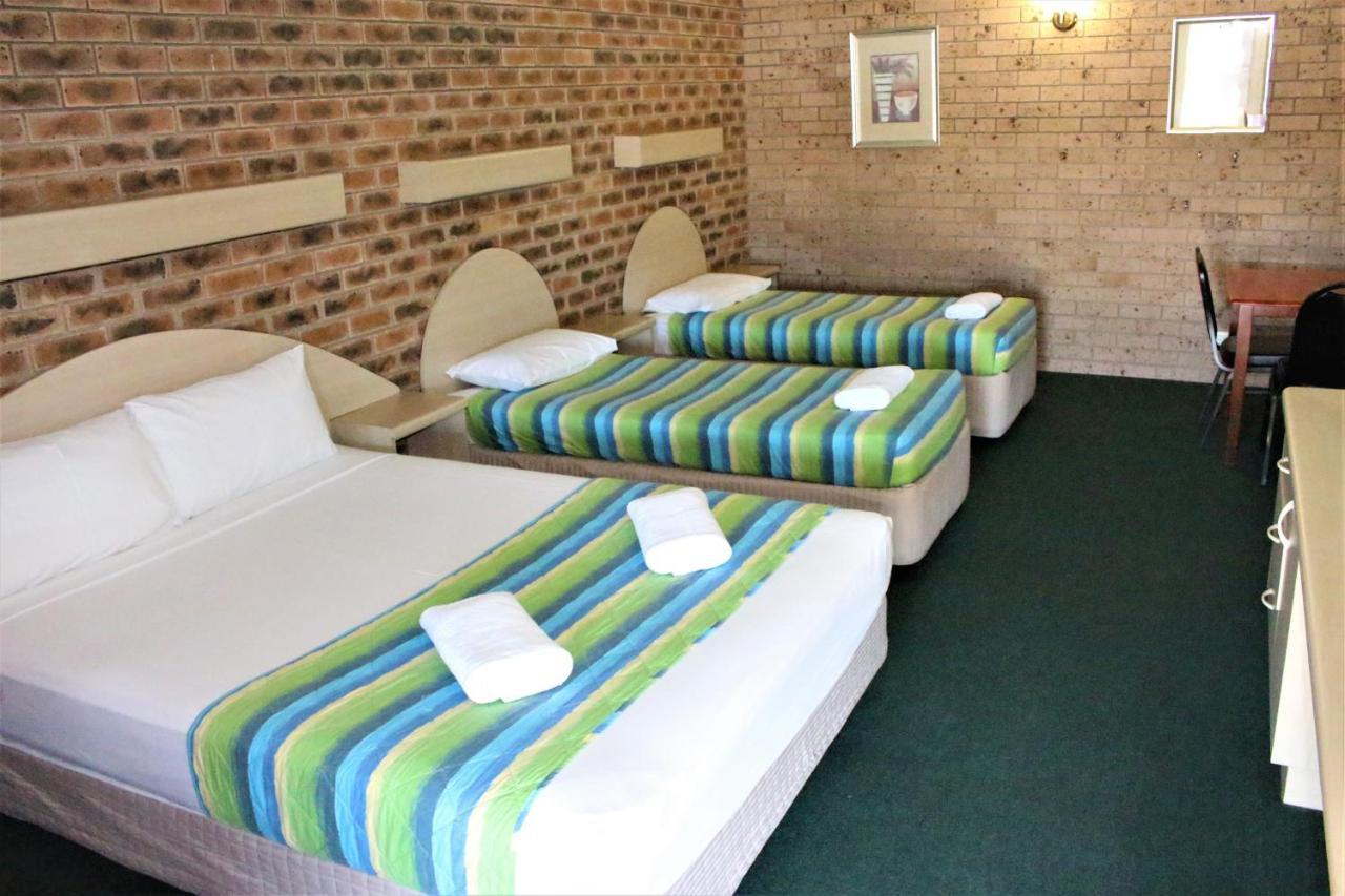 Castle Motor Lodge Bowen Extérieur photo